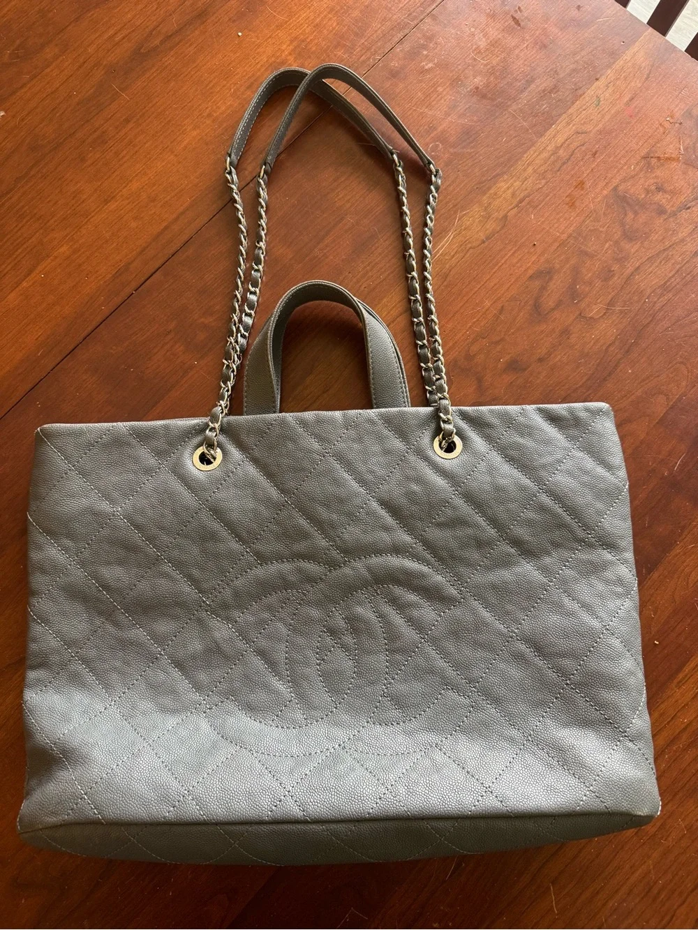 CHANEL Quilted Leather Tote in Grey with Chain-Strap